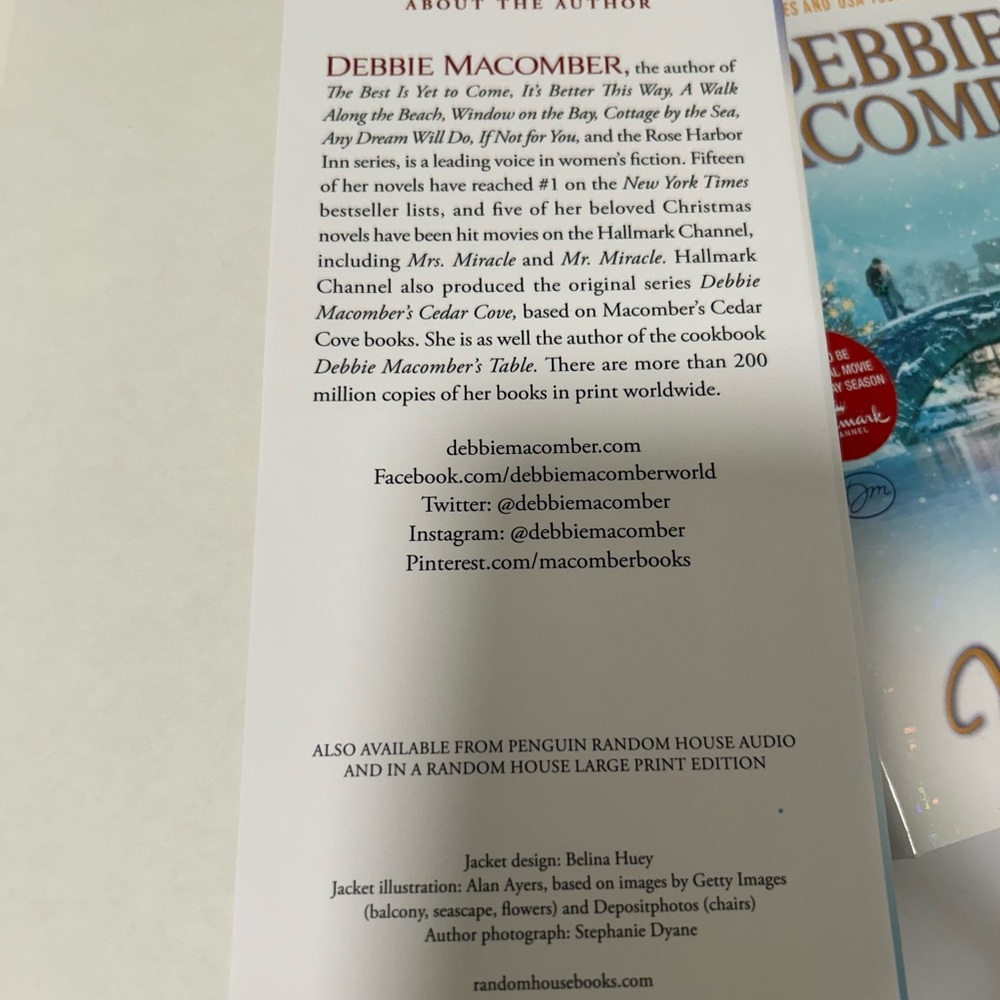 Debbie Macomber Book Bundle - Picture 6 of 13